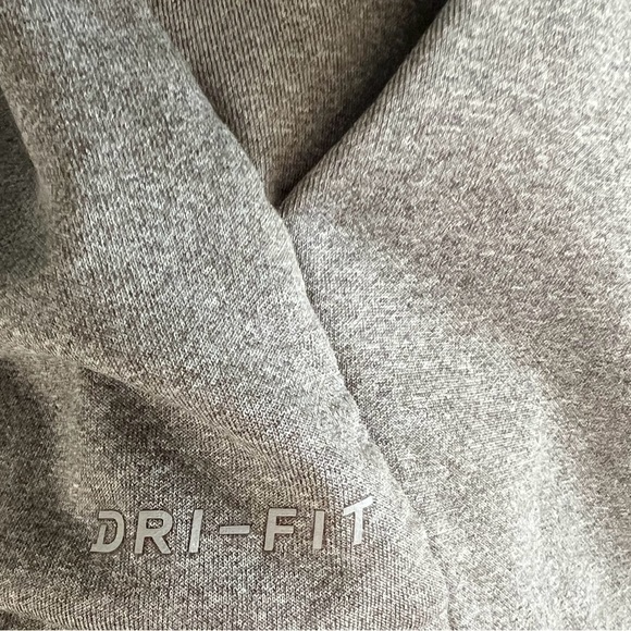 Men's Nike Dri Fit Swoosh Hoodie.  Size Medium - Picture 6 of 7